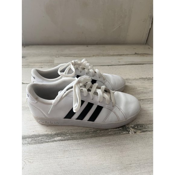 Adidas girls white lace up tennis shoes size 4.5 - Picture 2 of 7